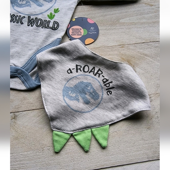 NWT Jurassic World Universal Baby 3pc Set Pants Shirt Bib Size 0-3 Months - Picture 4 of 6